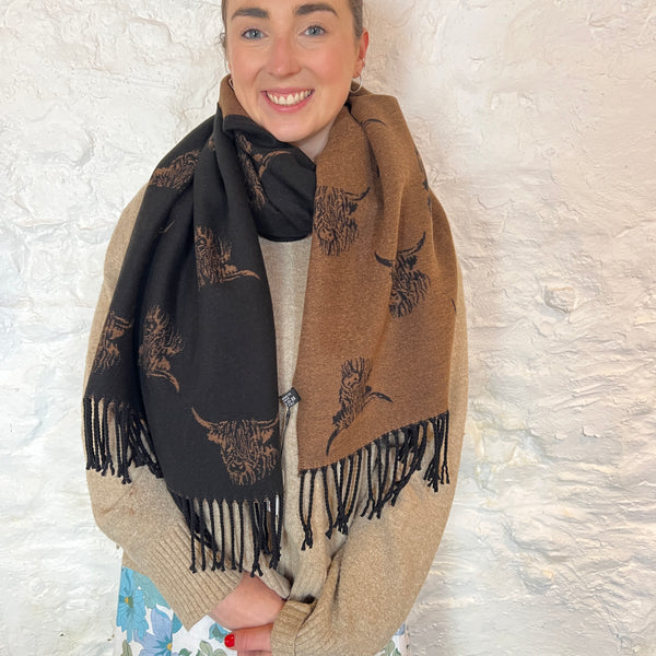 Reversible Highland Cow Scarf Black/Tan